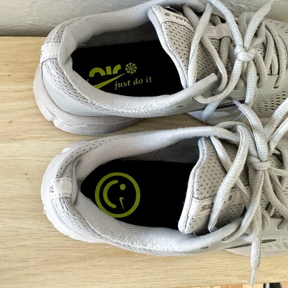 Brooks | Signal 3 Running‎ Shoes in Grey & Silver (Style 120349-1B-059) - Picture 6 of 7